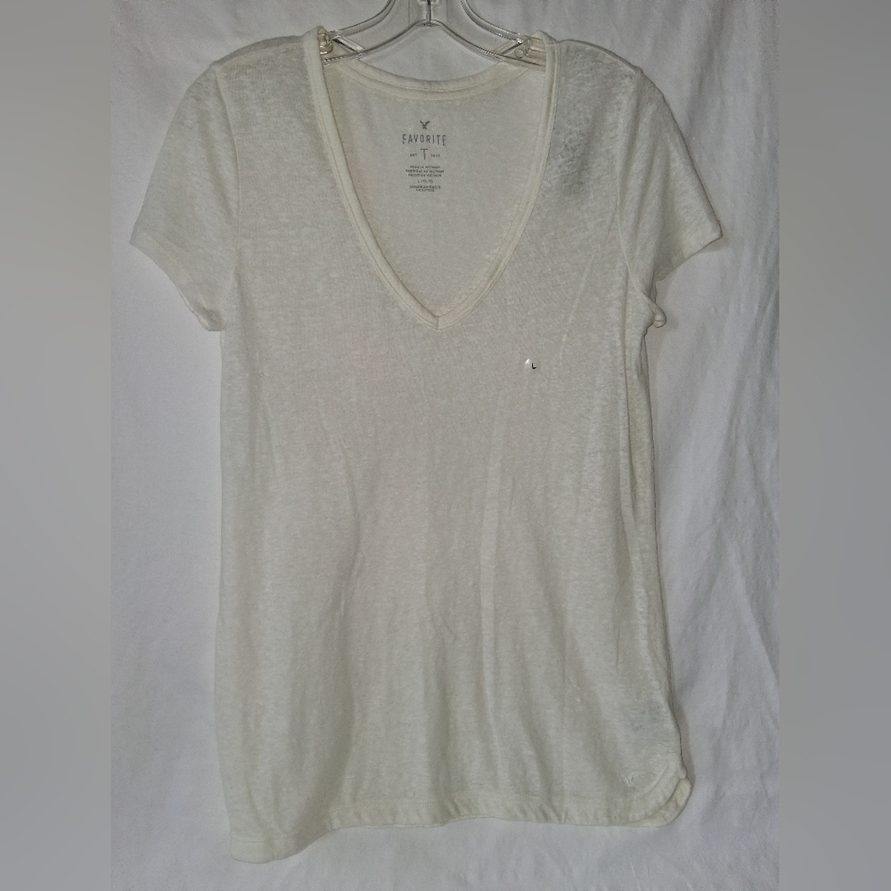 NWT American Eagle Outfitters Butter Cream V-Neck Tee